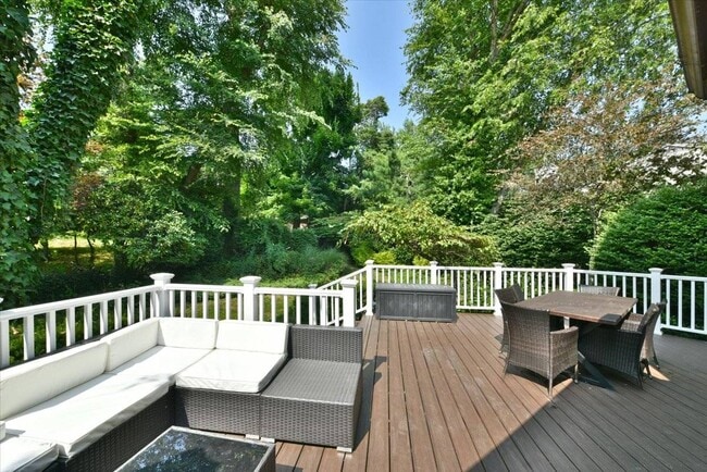 Building Photo - 24 Aldgate Dr W