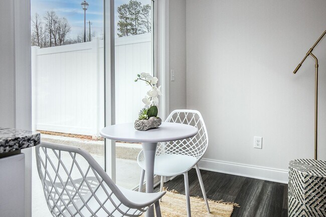 Building Photo - Luxury 2-Bedroom Townhome for Rent in Chimney Oaks – Golf Community Living!