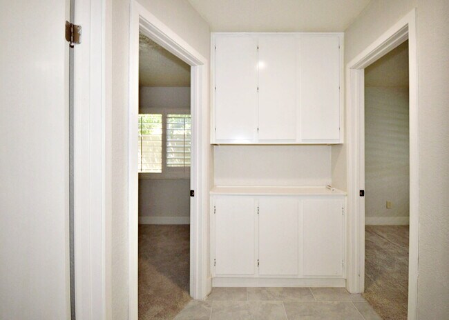 Building Photo - "Charming Oasis: 3-Bedroom Cathedral City Retreat with Pool, Fireplace, and Granite Kitchen!"