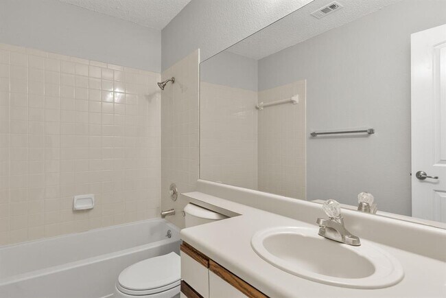 Building Photo - 413 Country Aire Dr