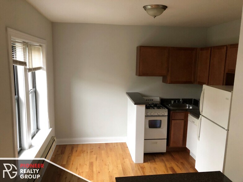 Building Photo - 2842 N Orchard St