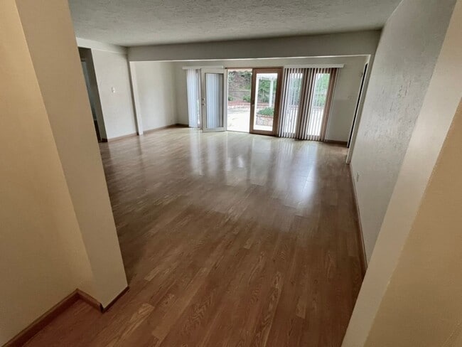 Building Photo - Indoor/outdoor living, spacious 4/2 on a quiet street in Mills Estates