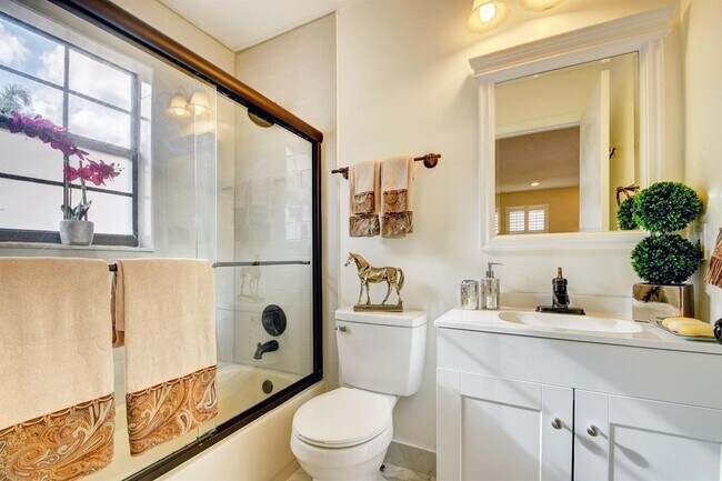 Building Photo - 12561 Shoreside Ln