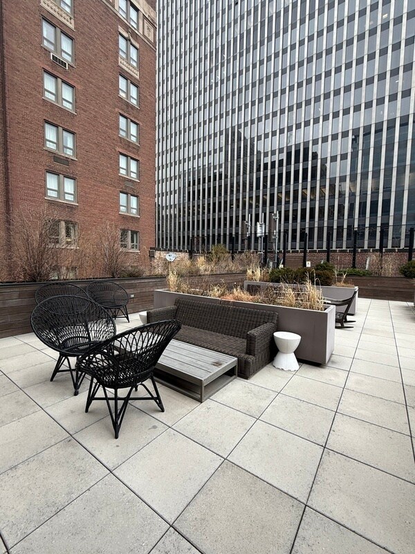 Building Photo - 28 E Adams St