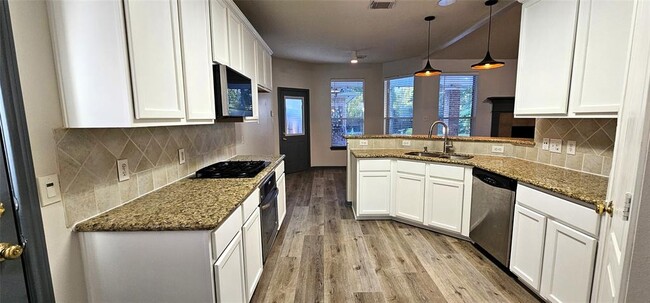 Building Photo - 18411 Autumn Park Dr