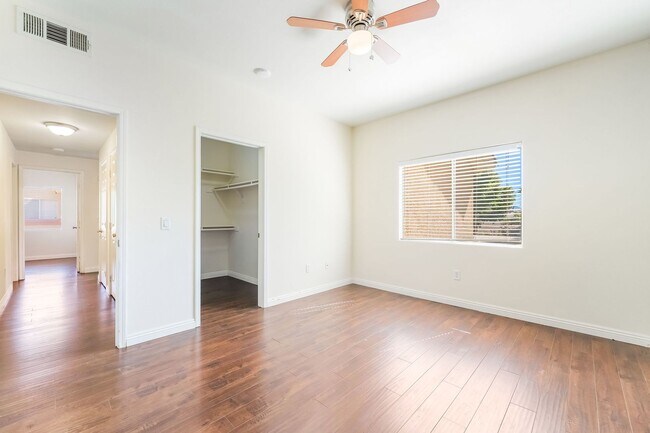 Building Photo - Stylish 3-Bedroom Condo in Silverado Ranch!