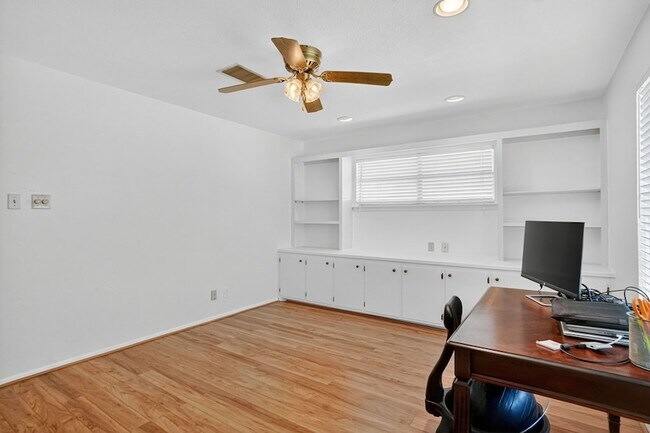 Building Photo - 3210 Cimmaron Ave