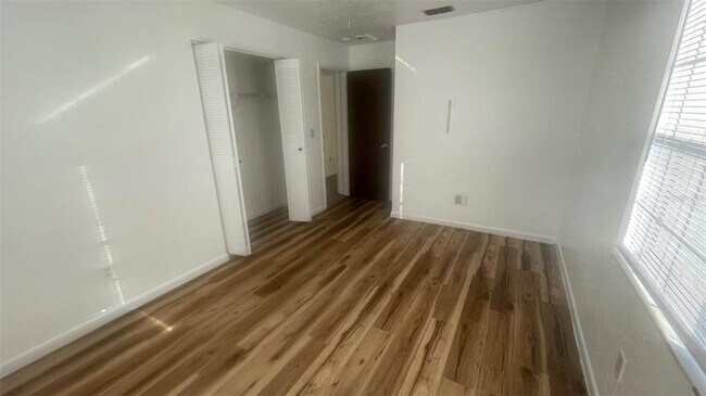 Building Photo - 2124 NE 58th St