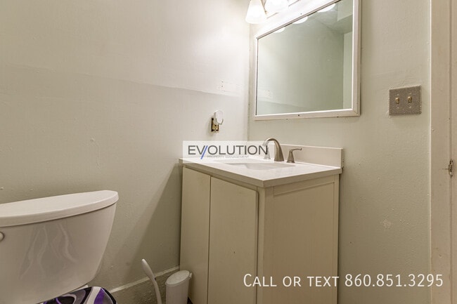 Building Photo - 71 Williams St