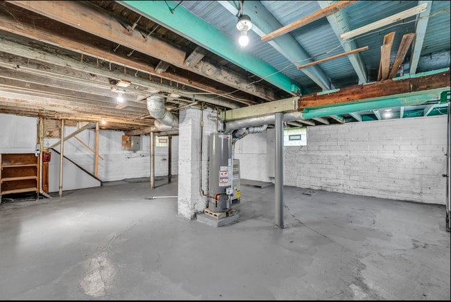 Building Photo - 788 London Rd