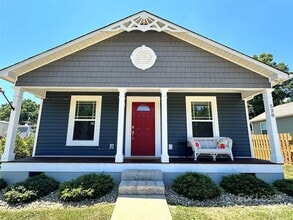 Building Photo - 528 S Shamrock Ave