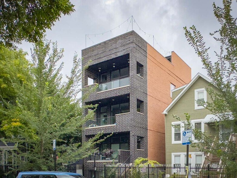 Building Photo - 1813 N Sawyer Ave
