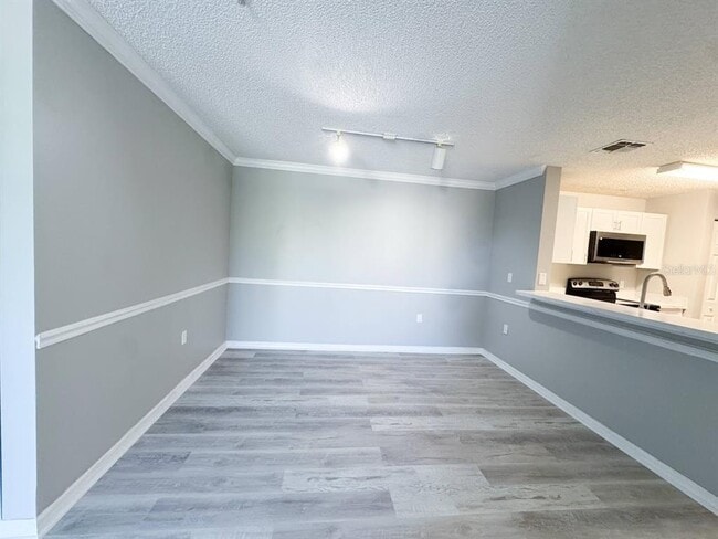 Building Photo - 1919 Summer Club Dr