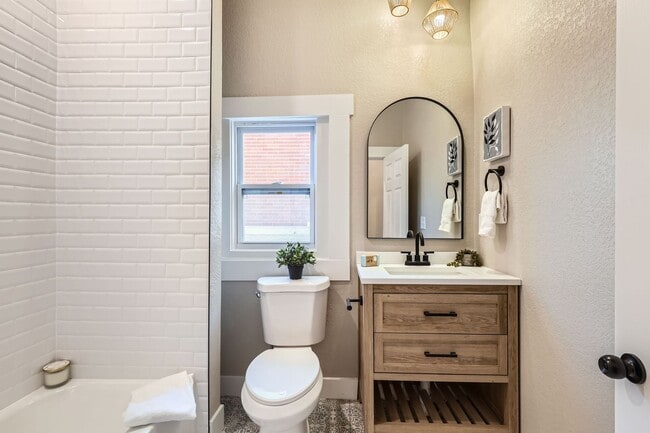 Building Photo - First 3 months discounted rent!