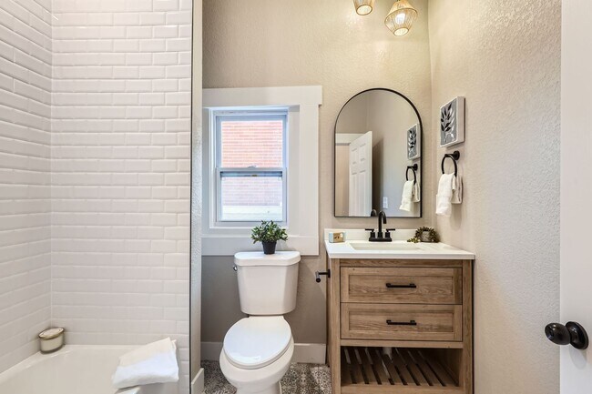 Building Photo - Newly Remodeled Home! Available July 1st!