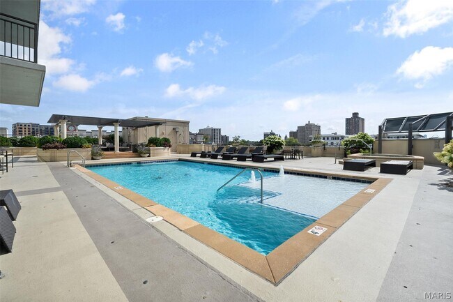 Building Photo - 4909 Laclede Ave