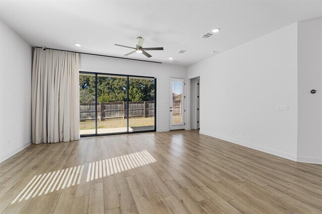 Building Photo - 508 Pinnacle View Dr