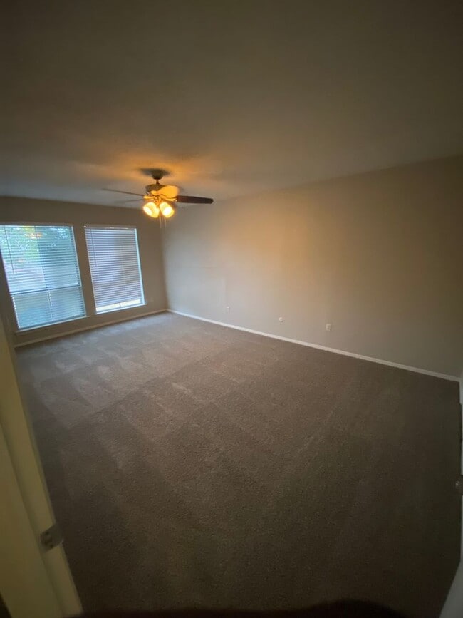 Building Photo - 4634 Country Creek Dr