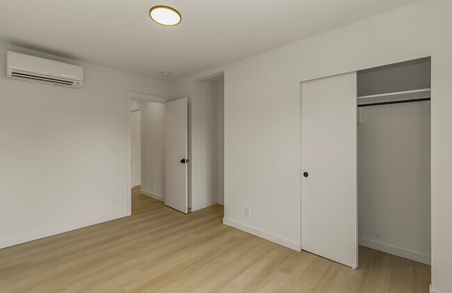 Building Photo - 5655 31st Ave SW