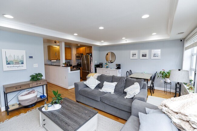 Building Photo - Fantastic Location Near Brightwood Park - ...