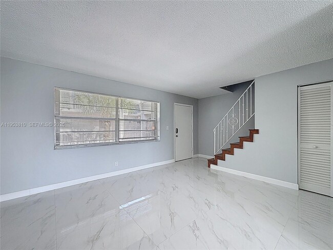 Building Photo - 1100 SE 4th Ave