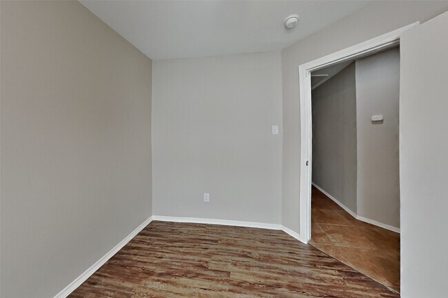 Building Photo - 21027 Terrace View Dr