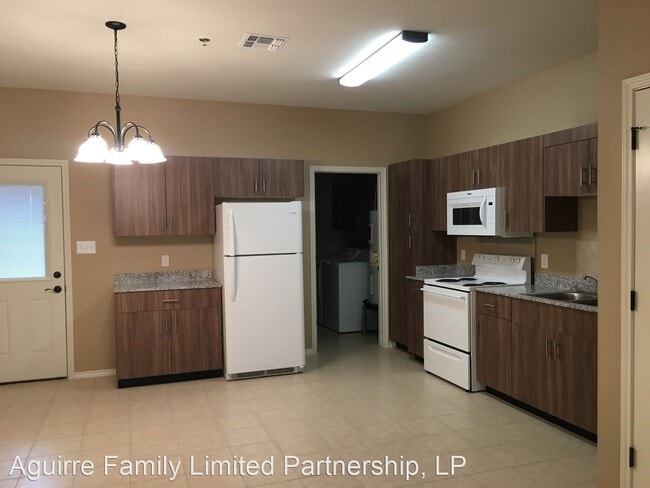 Building Photo - 2206 E Hwy 281