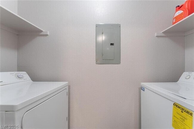 Building Photo - 221 Mission Catalina Ln