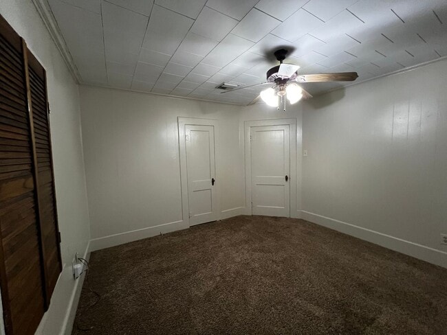 Building Photo - Two bedroom, One Bathroom , near UL