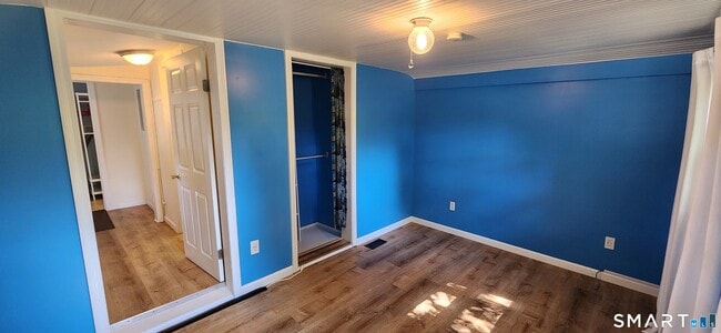 Building Photo - 1555 Byam Rd