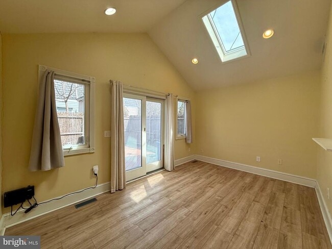 Building Photo - 2623 W 18th St