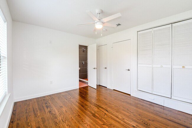 Building Photo - 1860 Lynnview Dr