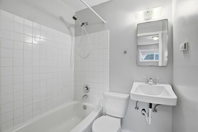 Building Photo - 547 E Fairview Ave