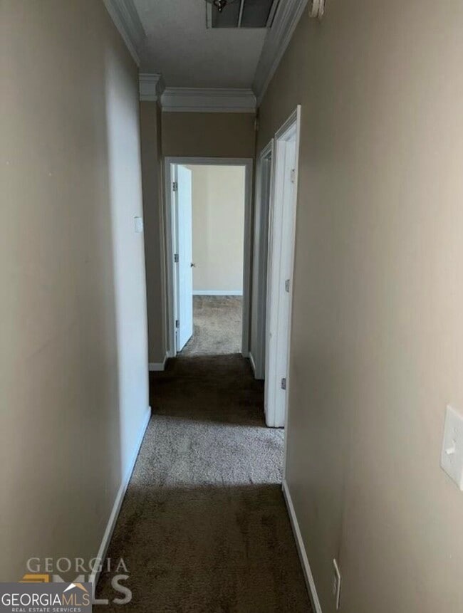 Building Photo - 221 Polo Ln