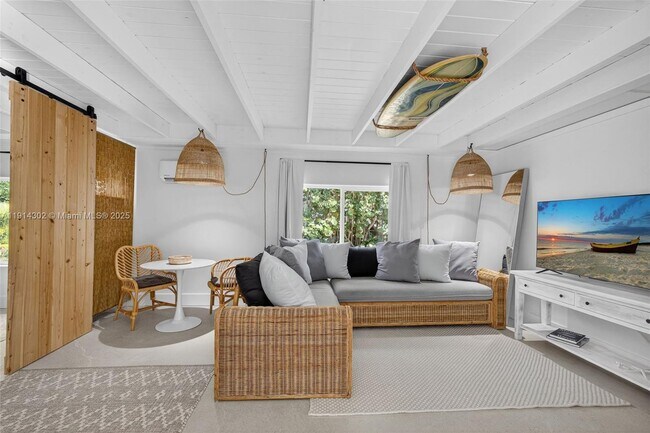 Building Photo - 11324 Palm Tree Ln