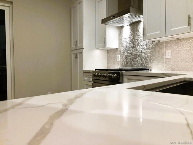 Building Photo - 1305 Blue Sky Dr