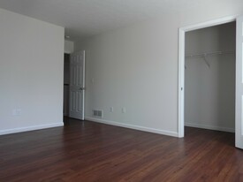 Building Photo - 1712 Athens Dr