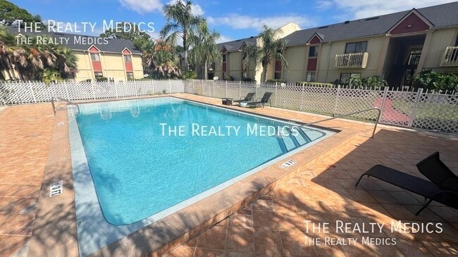 Building Photo - 2130 Forest Knoll Dr NE