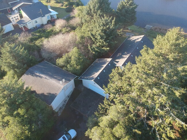 Building Photo - 348 Cockle St SW