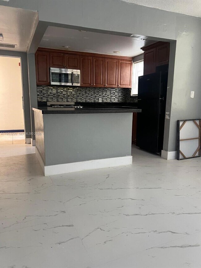 Building Photo - 2175 NE 170th St