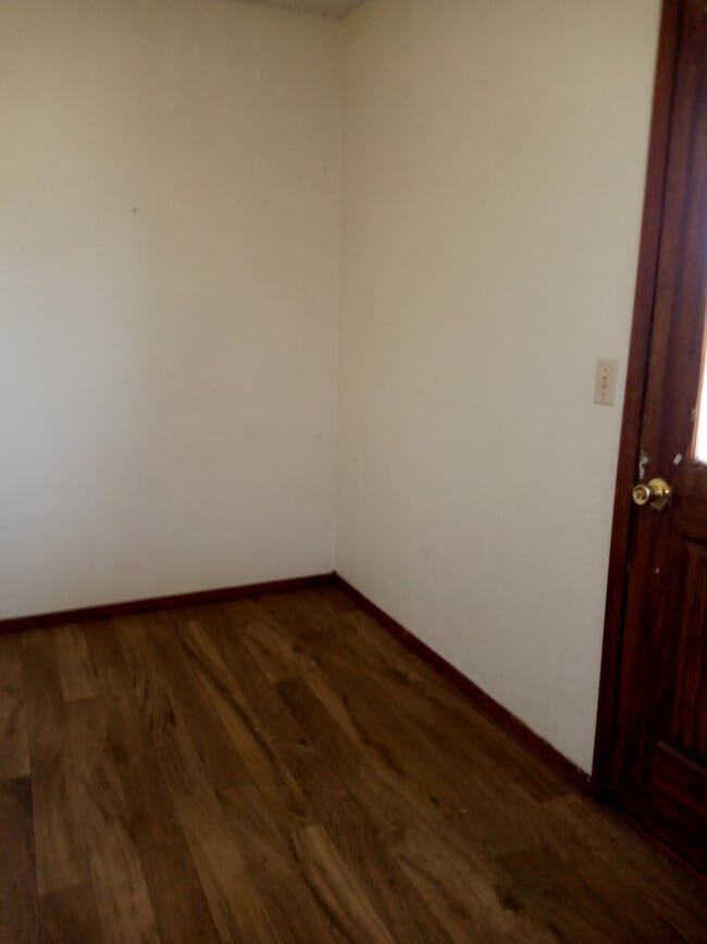 Building Photo - 325 Dustin Dr