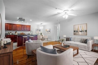 Building Photo - 402 Madison Ln S E