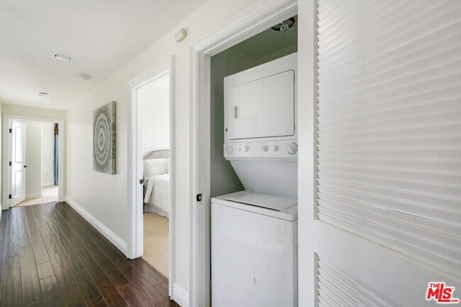 Building Photo - 9049 Alcott St