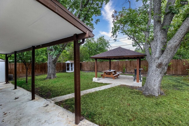 Building Photo - 234 Englewood Dr