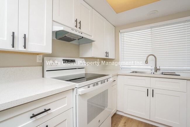 Building Photo - Charming Remodeled 3-Bedroom Townhome on Cul-de-Sac Near Greenbelt & Pool