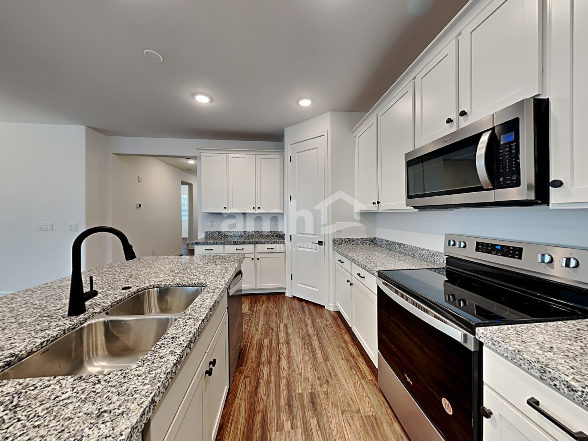 Building Photo - 895 S 150th Dr