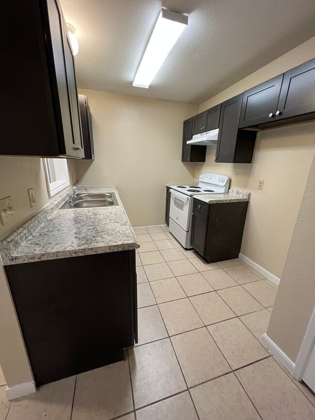 Building Photo - Newly refreshed 2BD/2BA duplex in Eagle Lake, TX.