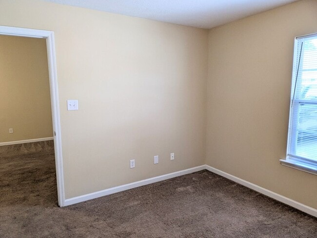 Building Photo - 407 Flowing Creek Dr