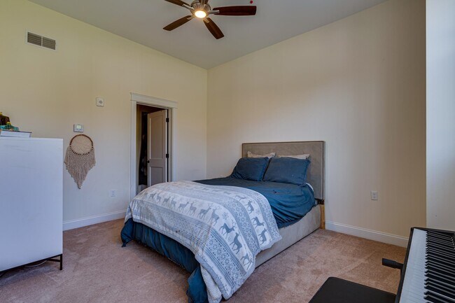 Building Photo - 30 Cate St