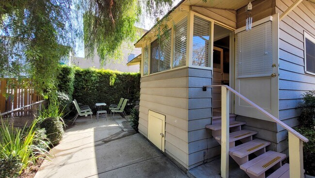 Building Photo - Coming Soon! 1 Bed 1 Bath Charming Craftsman Cottage